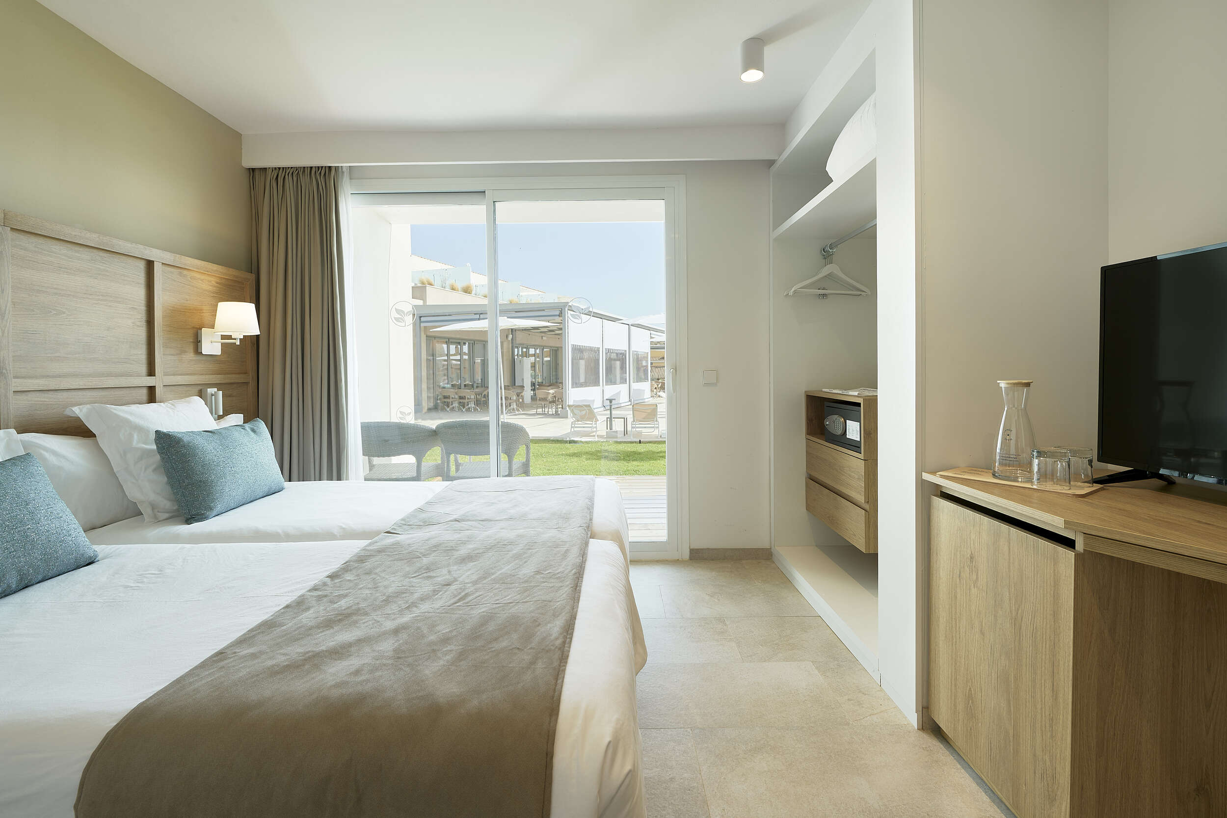 Room, Single, Double Bed, Terrace, Pool Access