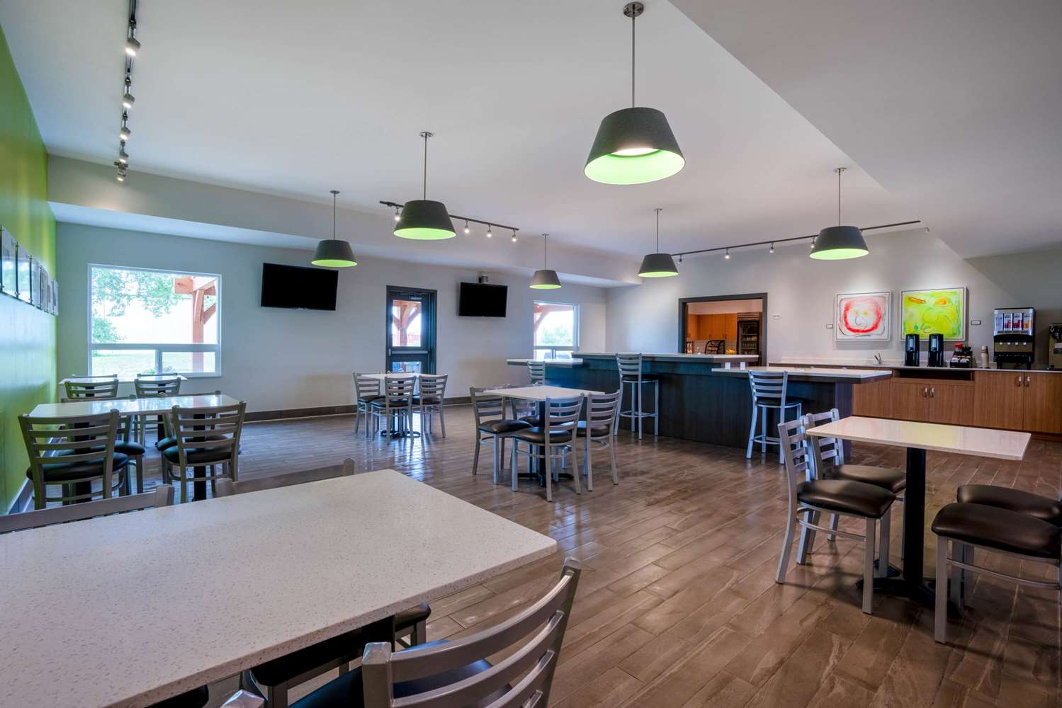 Super 8 by Wyndham Winnipeg East MB 23/31