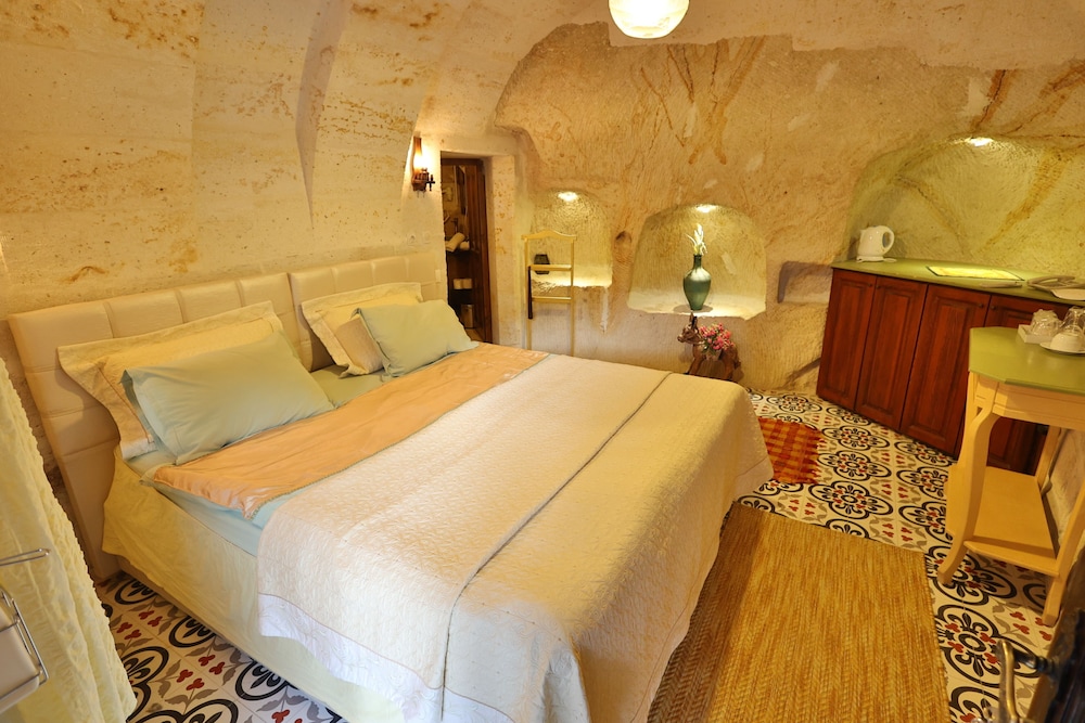 Demisos Caves The Hotel 9/50