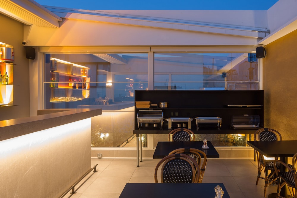 Lozenge Hotel 3/63