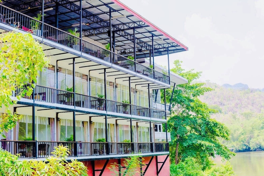 PECHMANEEKAN BEACH RESORT 3/71
