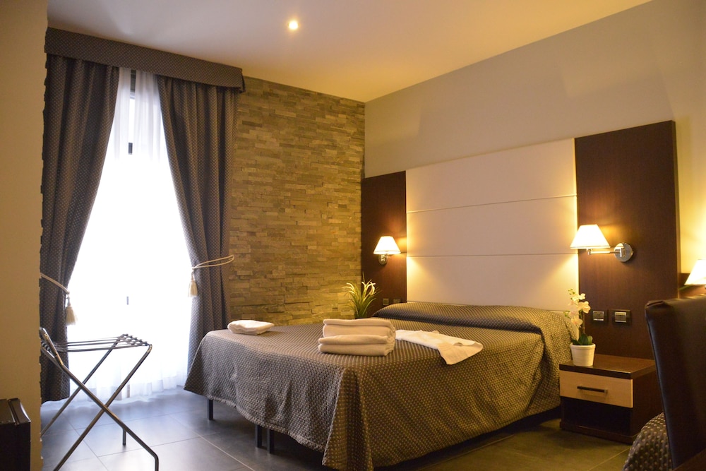 ROOM, TRIPLE