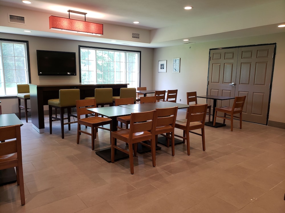 Country Inn & Suites by Radisson, Detroit Lakes 17/21