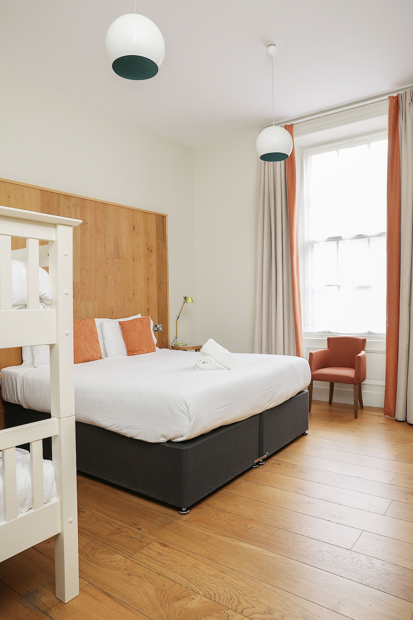 FAMILY, MULTIPLE BEDS