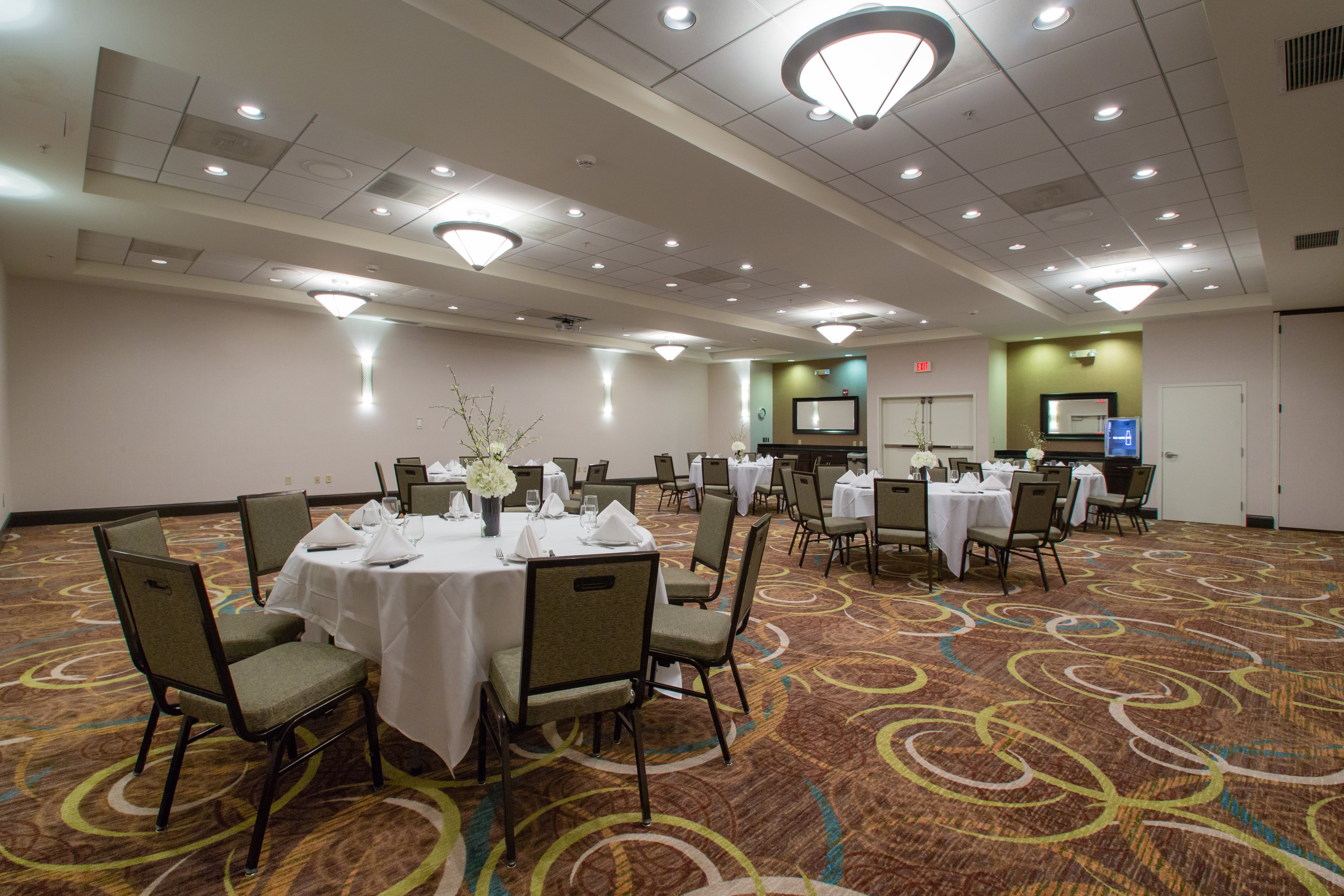 Holiday Inn Hotel Suites Bloomington Airport 41/50