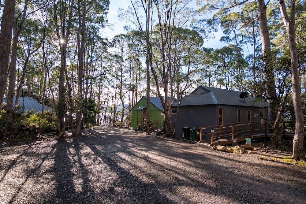 Lake St Clair Lodge 51/63