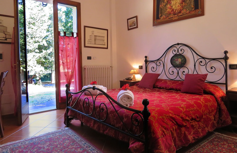 Villa Sant' Uberto Country Inn 37/65