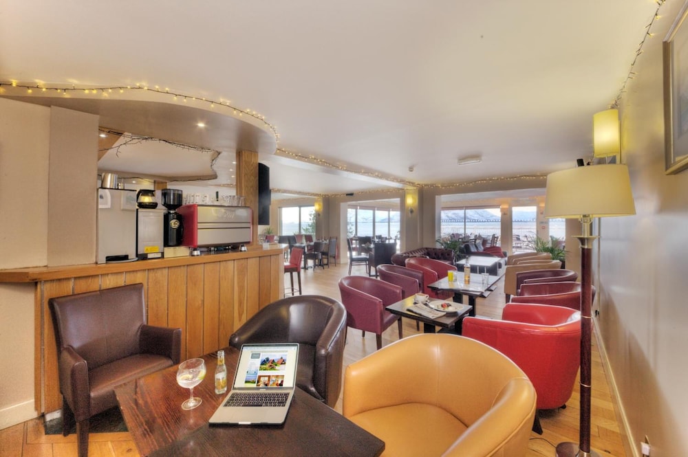 The Holly Tree Hotel 15/46