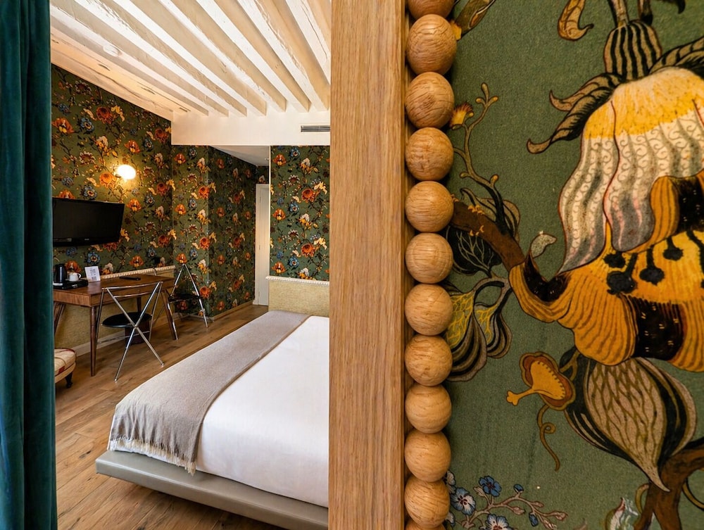 Hotel de Notre Dame Maitre Albert 33/65