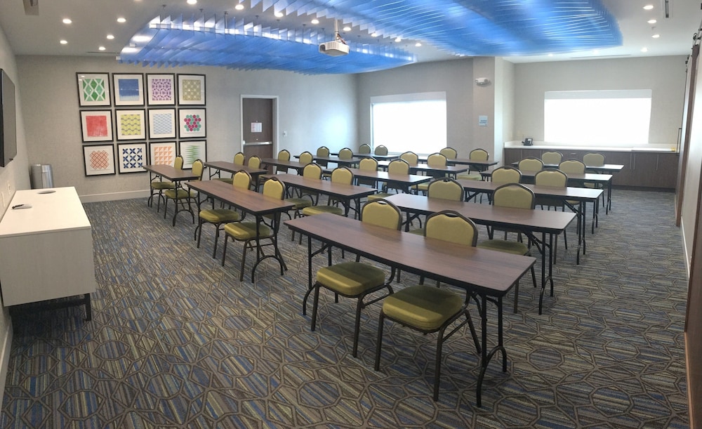 Holiday Inn Express & Suites Southaven Central - Memphis 51/53