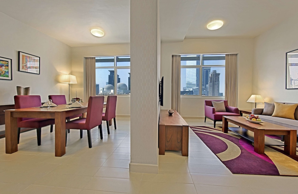 THE CURVE HOTEL 62/74