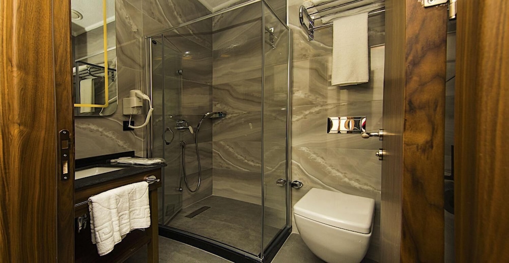Vertu Hotel 17/18