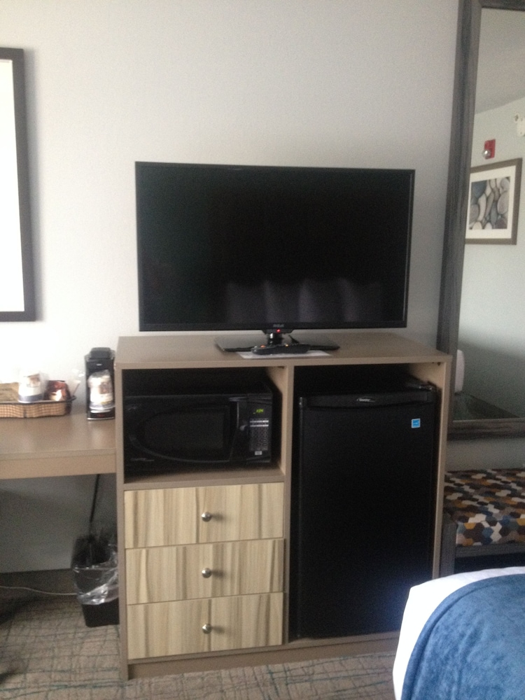 Baymont by Wyndham Maumee Toledo 18/37