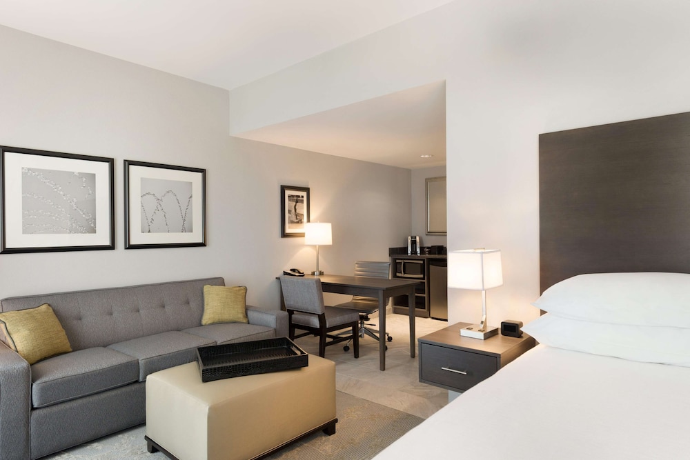 Embassy Suites by Hilton Charlotte Ayrsley 34/53