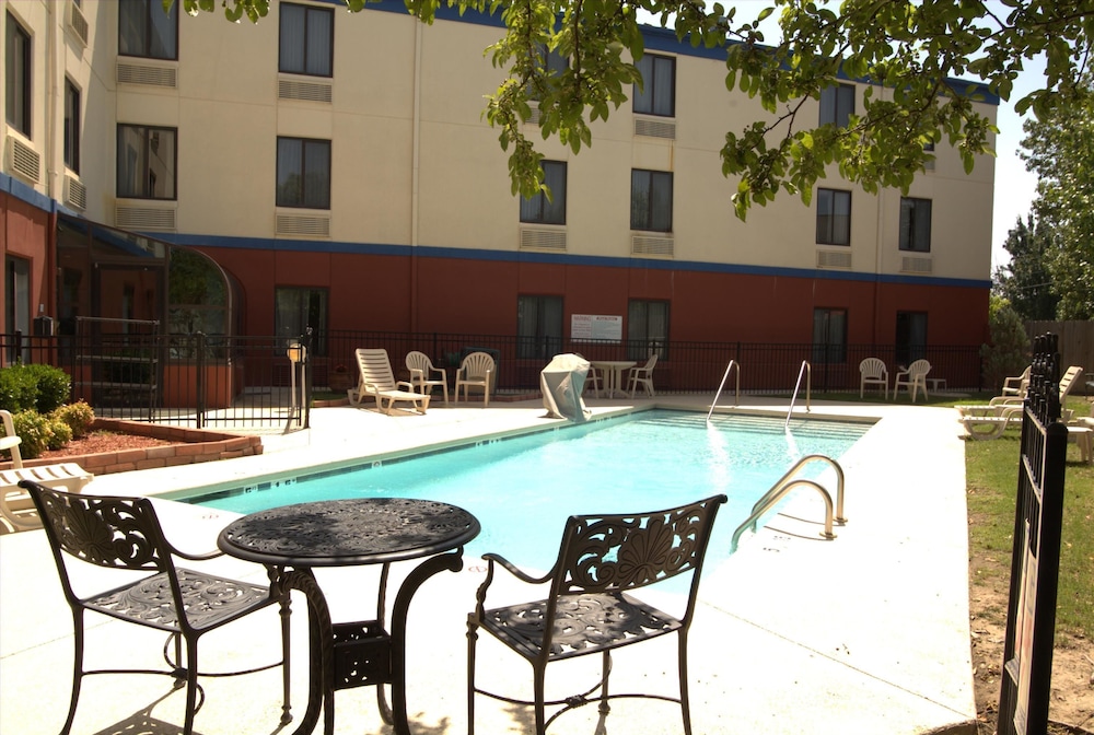 Days Inn By Wyndham Tulsa Central 3/42