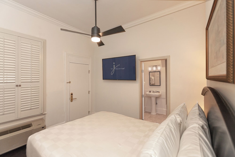 غرفة بريميوم بسرير كوين، Historic Streetcar Inn 3/9