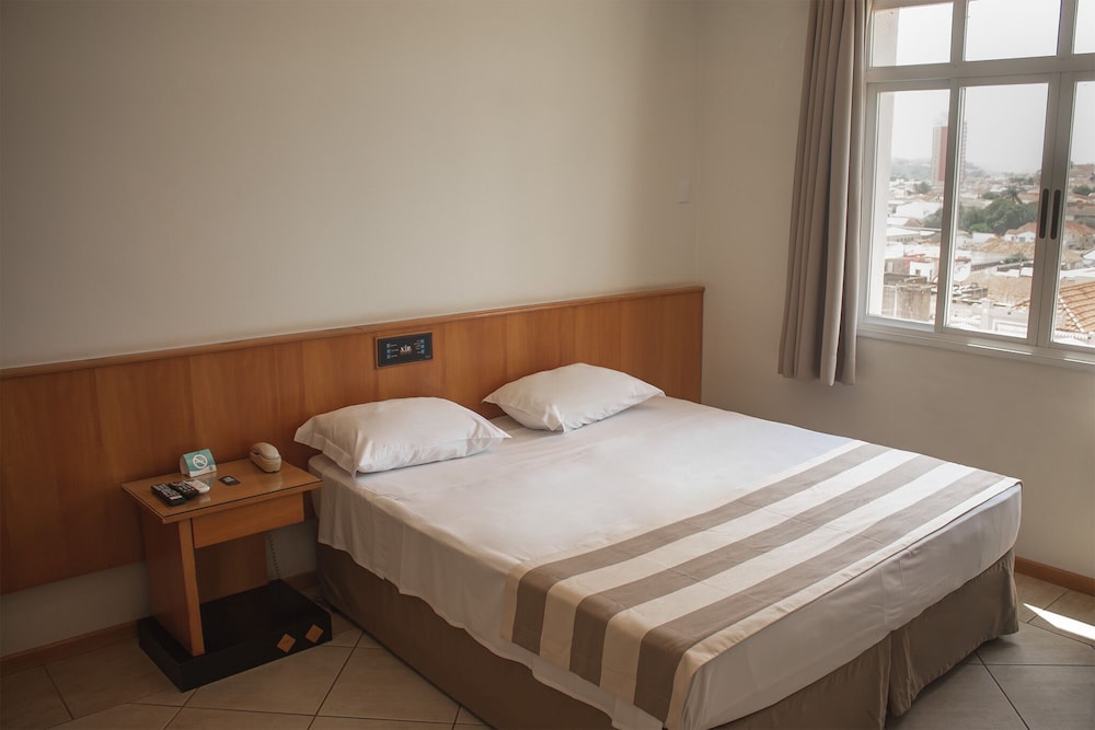Vip Hotel 4/37