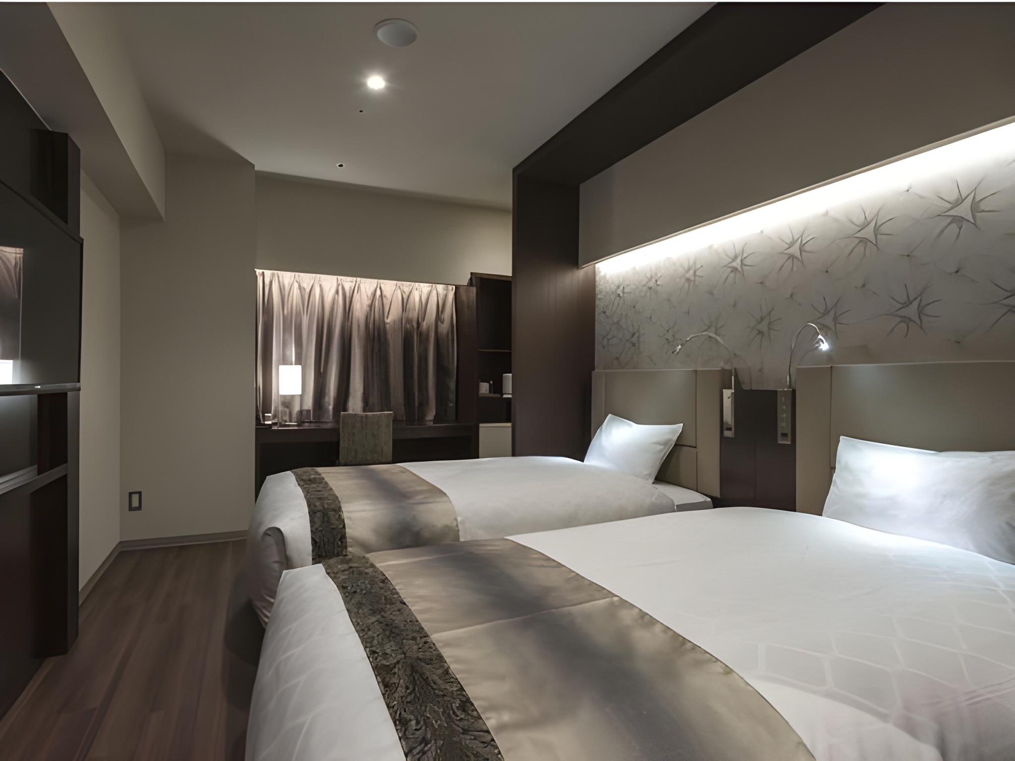 DELUXE, TWIN BEDS