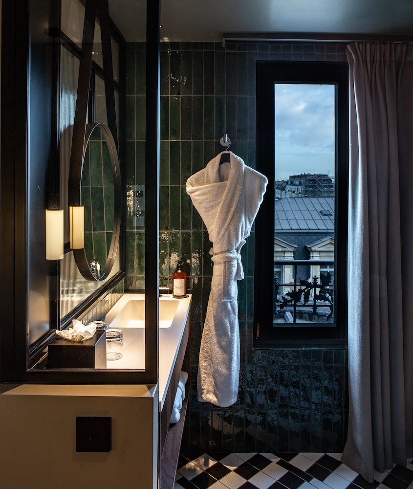 Hotel Flanelles Paris 48/64