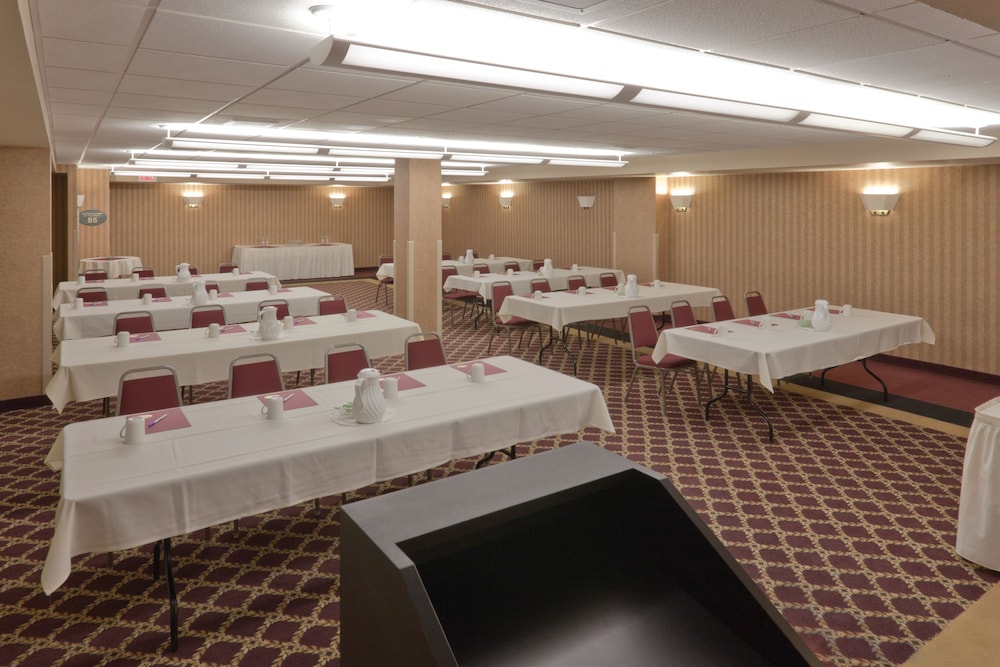 Holiday Inn Express And Suites Deadwood Gold Dust Casino 44/78