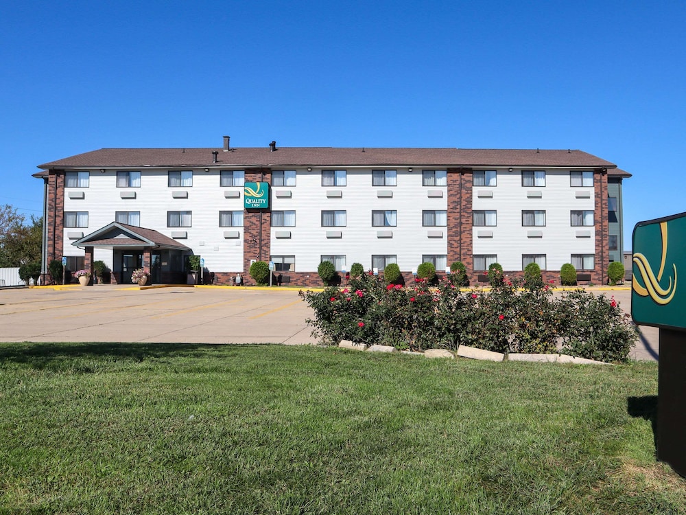 Quality Inn & Suites Bloomington I-55 and I-74 5/39