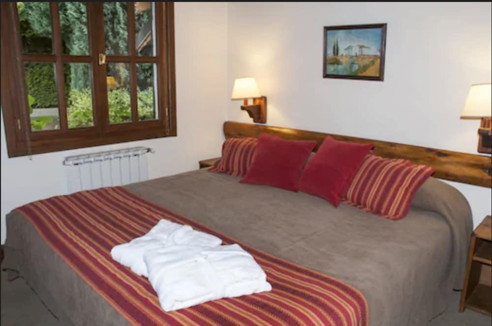 PAILAHUE LODGE & CABANAS 22/80
