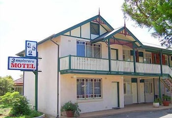 The 3 Explorers Motel 1/35