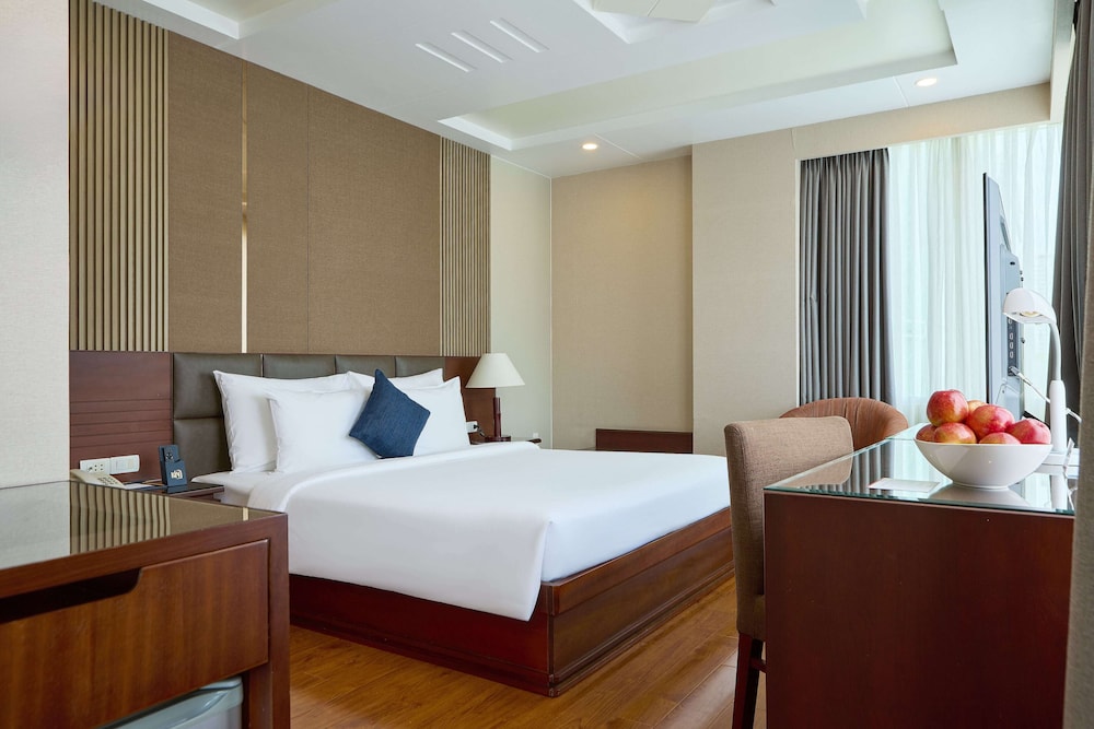 غرفة غراند بسرير كوين بإطلالة على المدينة، Kin Hotel Thi Sach Edition 5/10