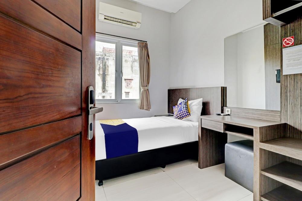 Hotel O Cihampelas Near Ciwalk Formerly D'River Guest House 14/30
