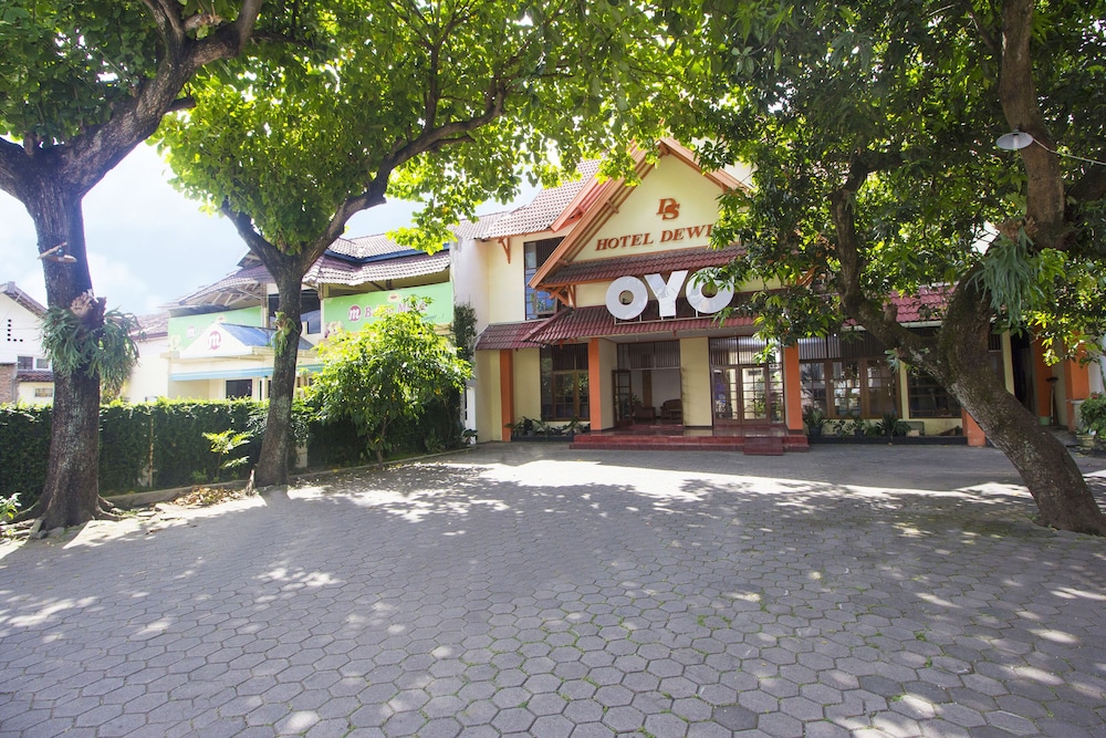 OYO 759 Hotel Dewi Sri 2/17