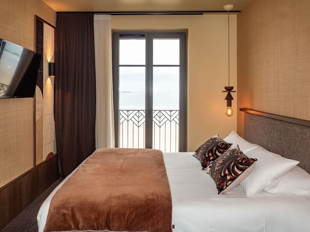 PRIVILEGE, DOUBLE BED, SEA VIEW