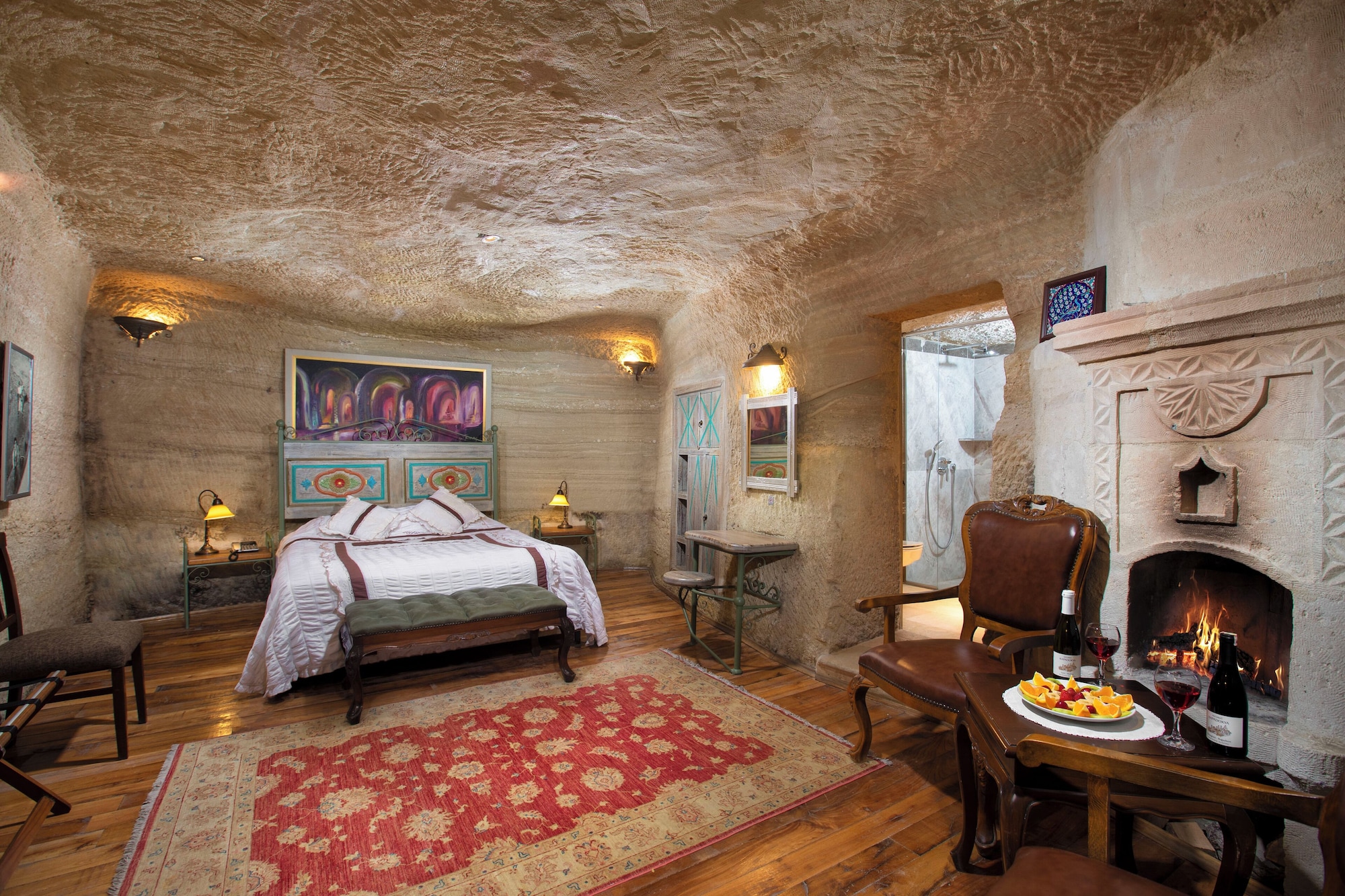 CAVE, JUNIOR SUITE
