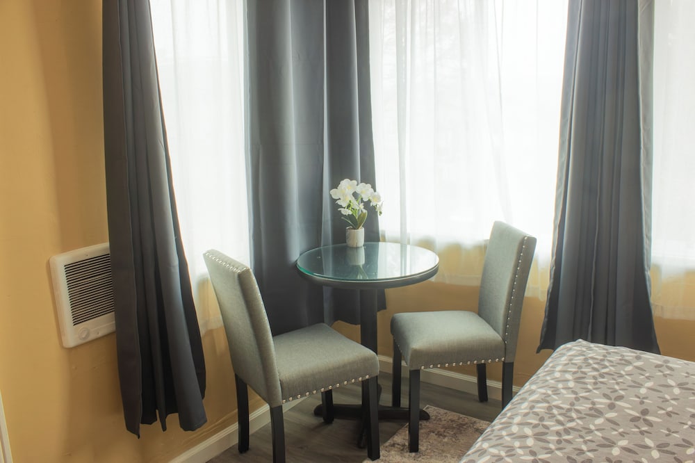 Carmel Wayfarer Inn 30/50