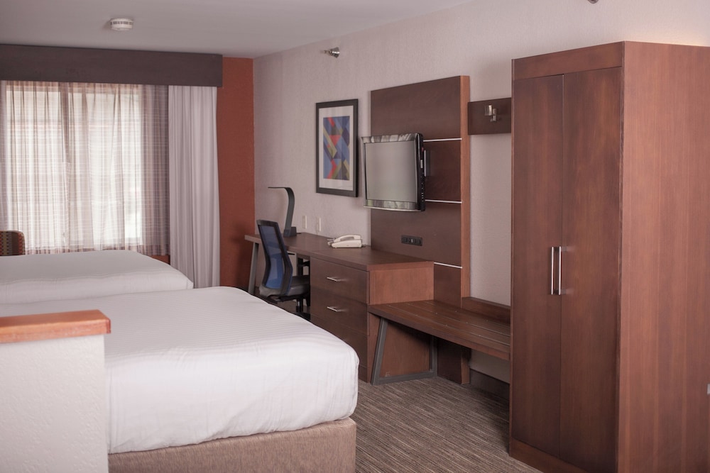 Holiday Inn Express and Suites Logan an IHG Hotel 29/71
