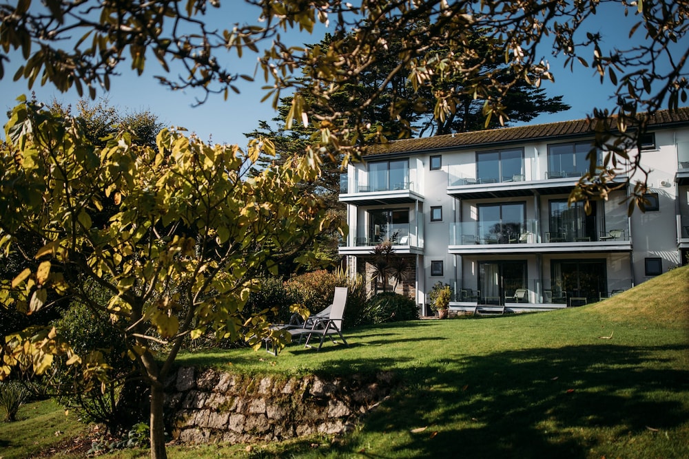 Meudon Hotel 6/50