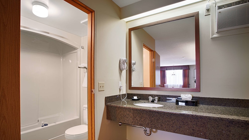 Surestay Plus Hotel By Best Western Salmon Arm 4/32