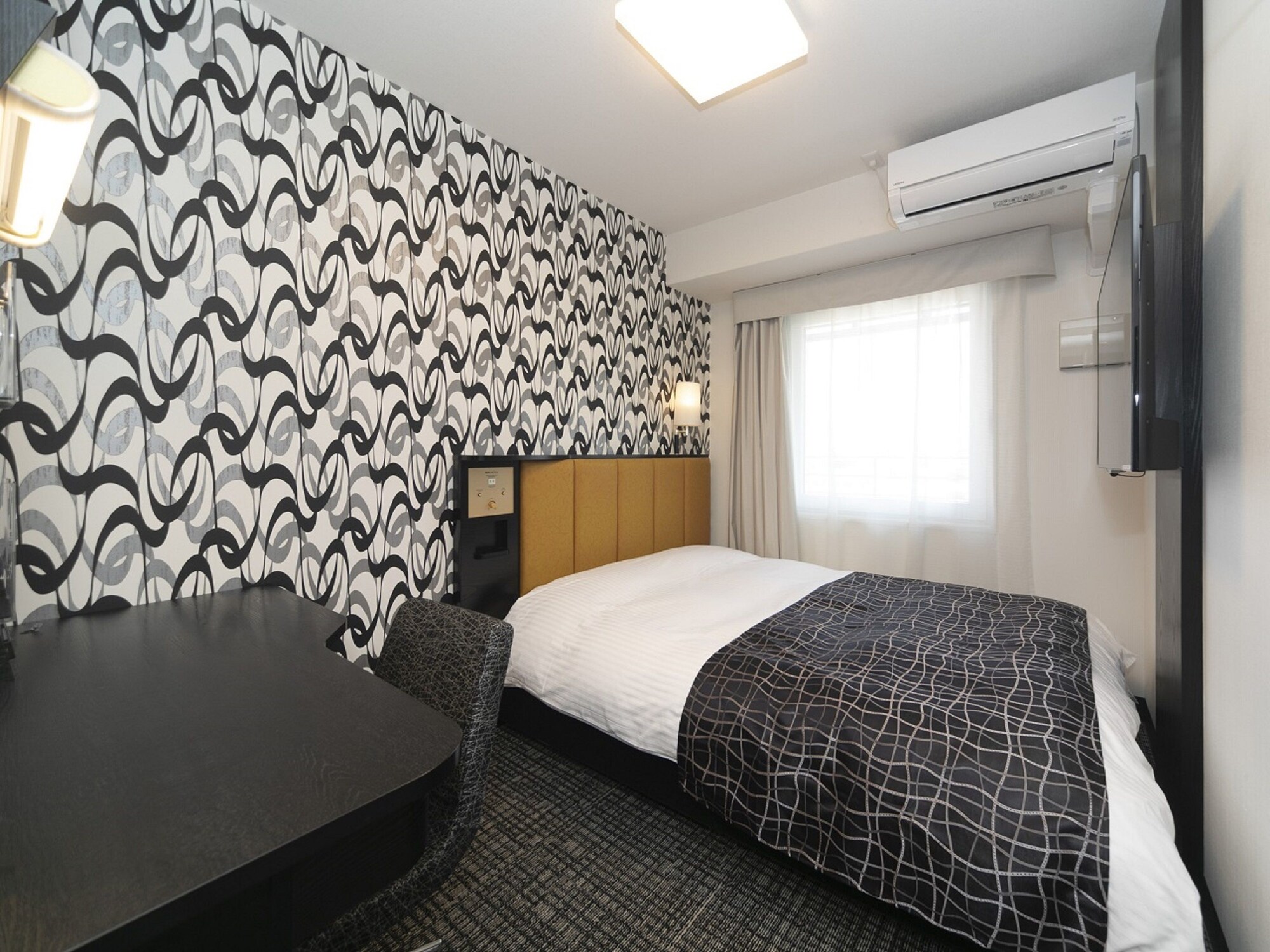 ROOM, DOUBLE BED