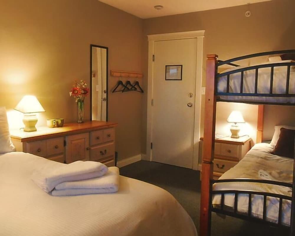 Painted Turtle Guesthouse 9/23