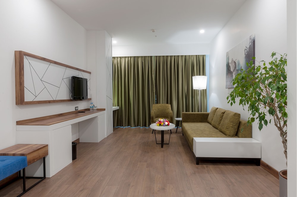 ISG Airport Hotel 41/63