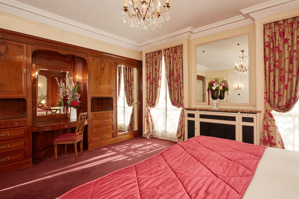 HOTEL RAPHAEL 9/80
