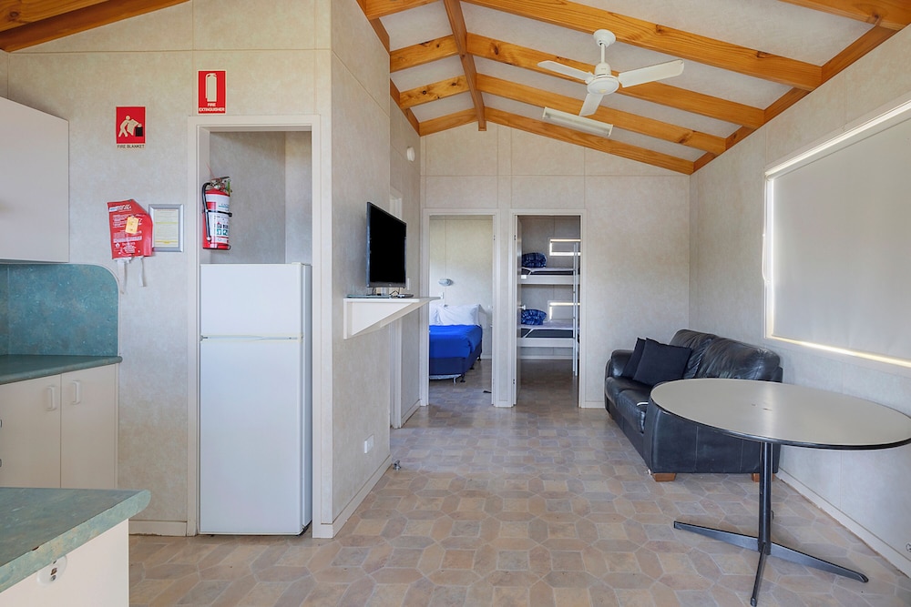 Lobby at Reflections Holiday Parks Grabine Lakeside, Bigga