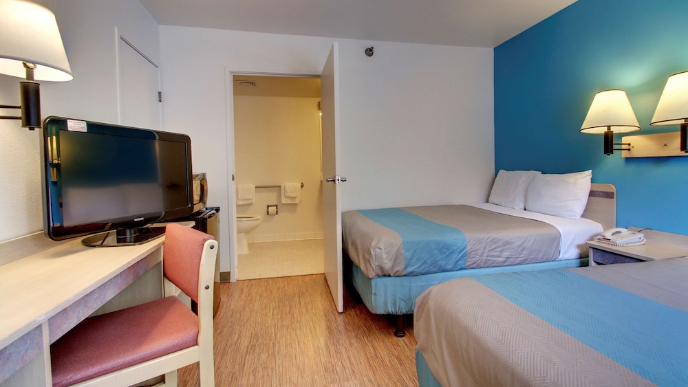 Motel6 Des Moines, IA - North 44/61