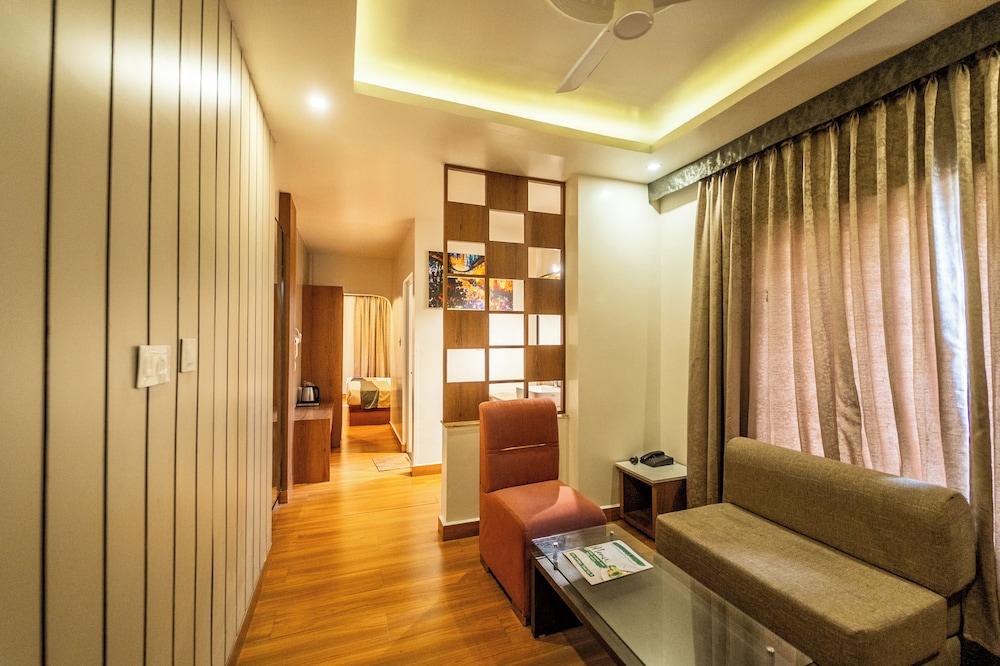 AISHWARYA RESIDENCY 45/70