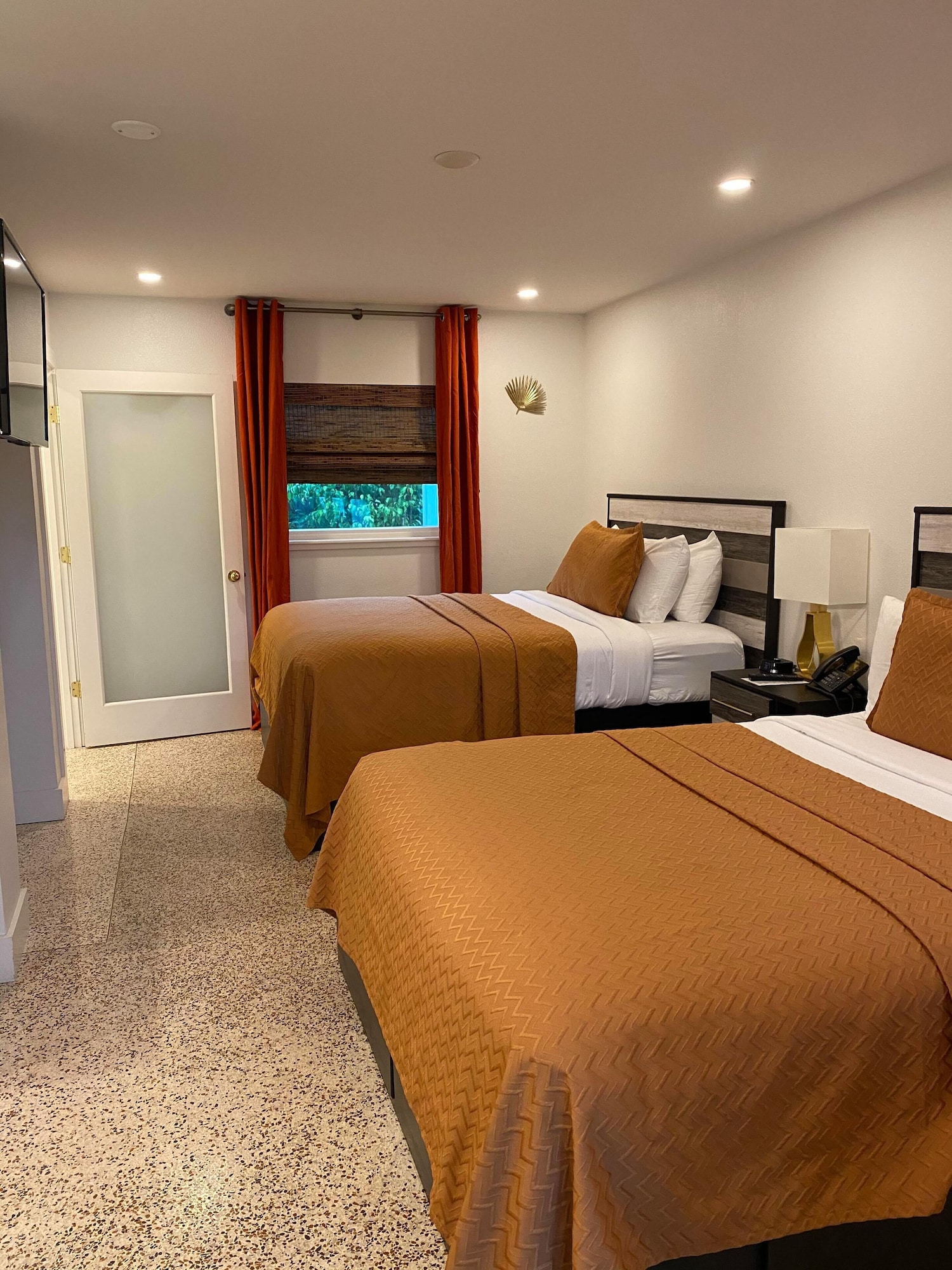 Single, 2 Queen Beds, Accessible