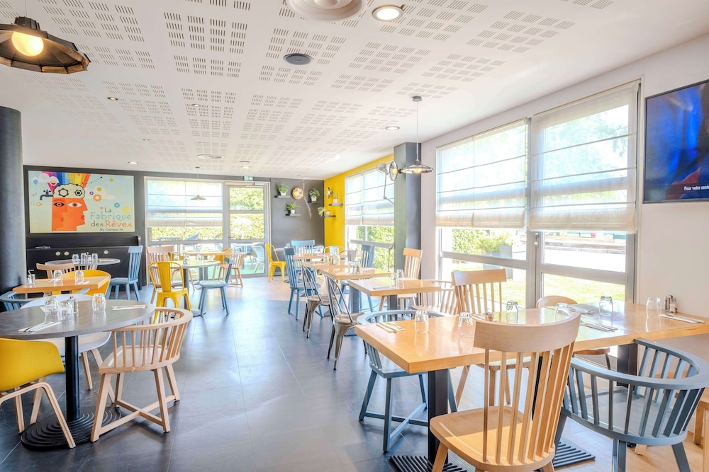 PREMIERE CLASSE HOTEL ROISSY - AEROPORT CDG - LE MESNIL AMELOT 49/61