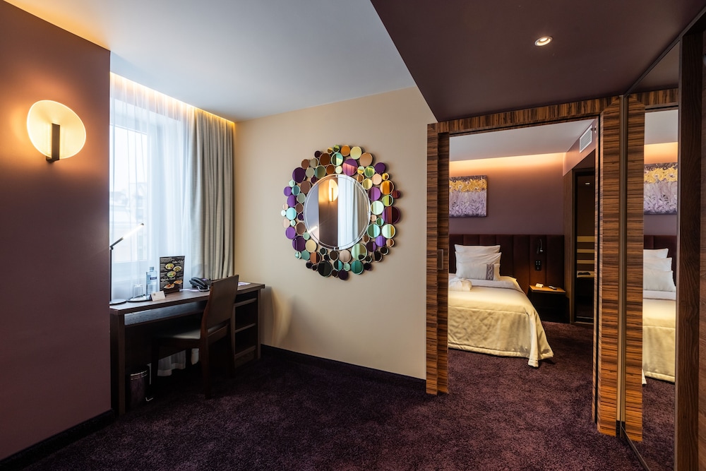 Avalon Hotel and Conferences 44/63