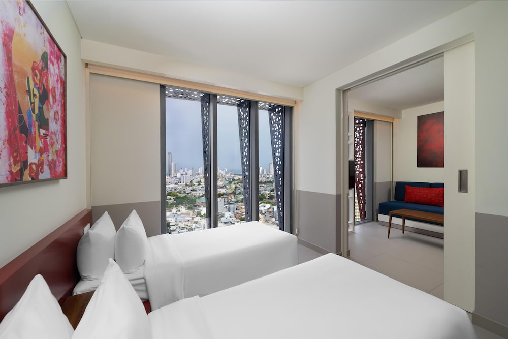 SUITE, TWIN BEDS, CITY VIEW