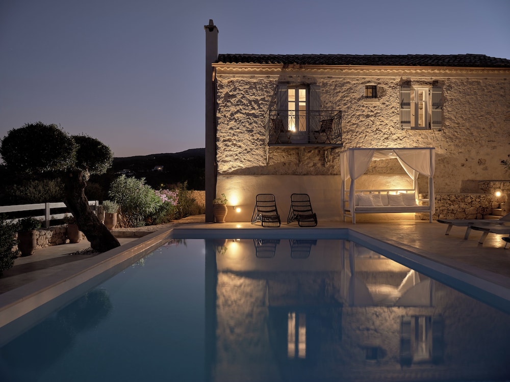 Aria Villa 1/50