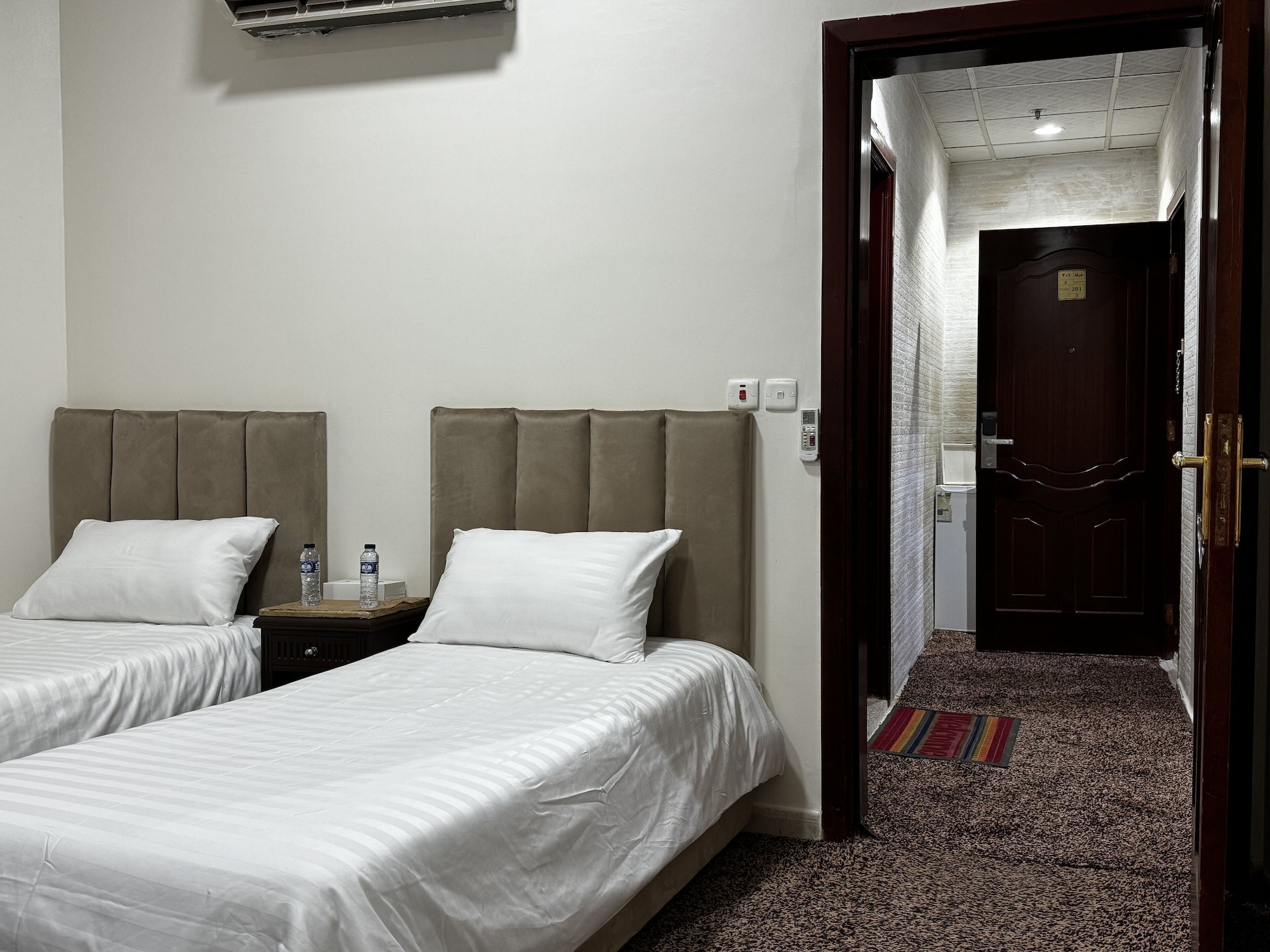 ECONOMY, TWIN BEDS