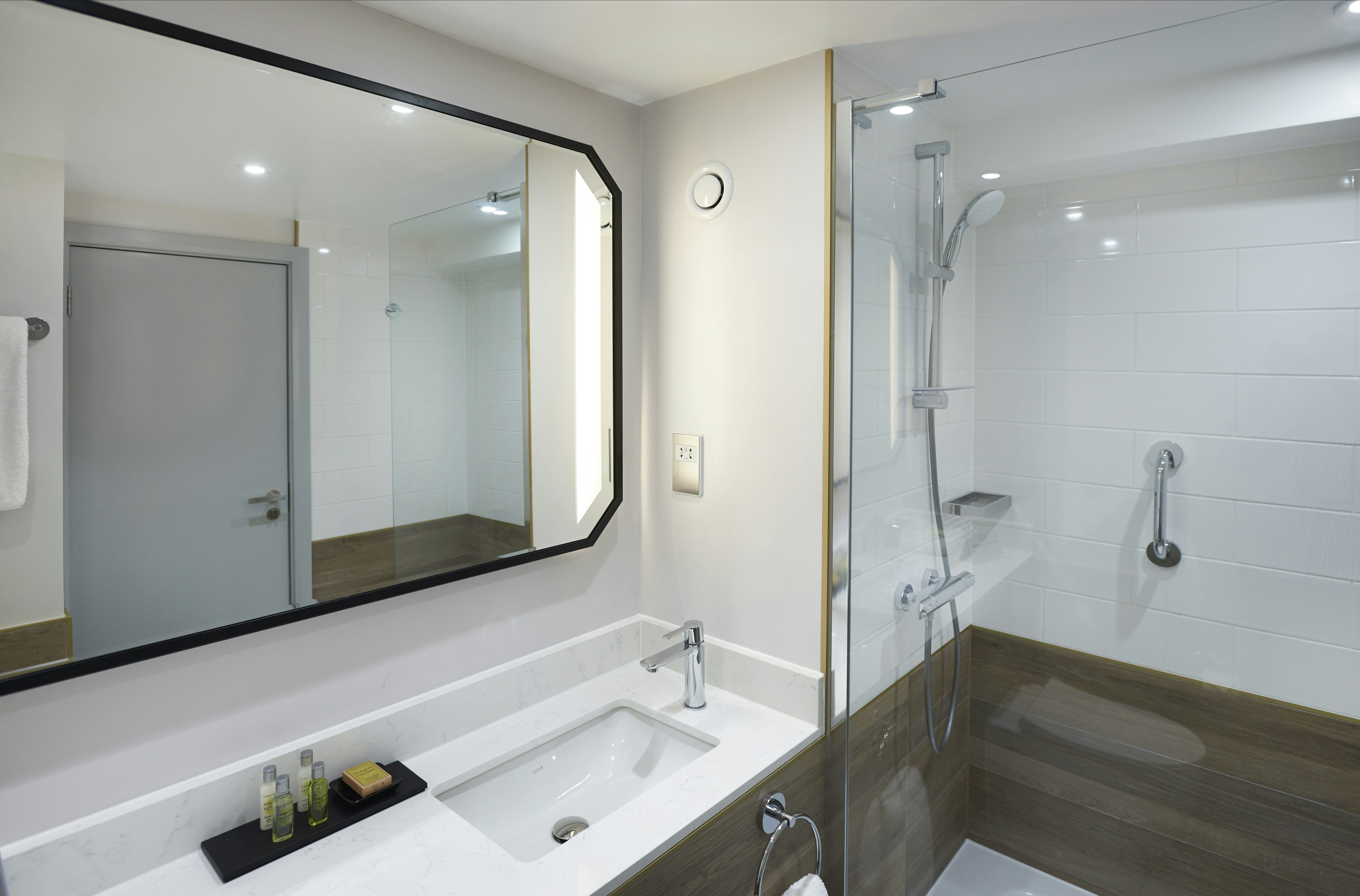 Hilton Cobham 49/50
